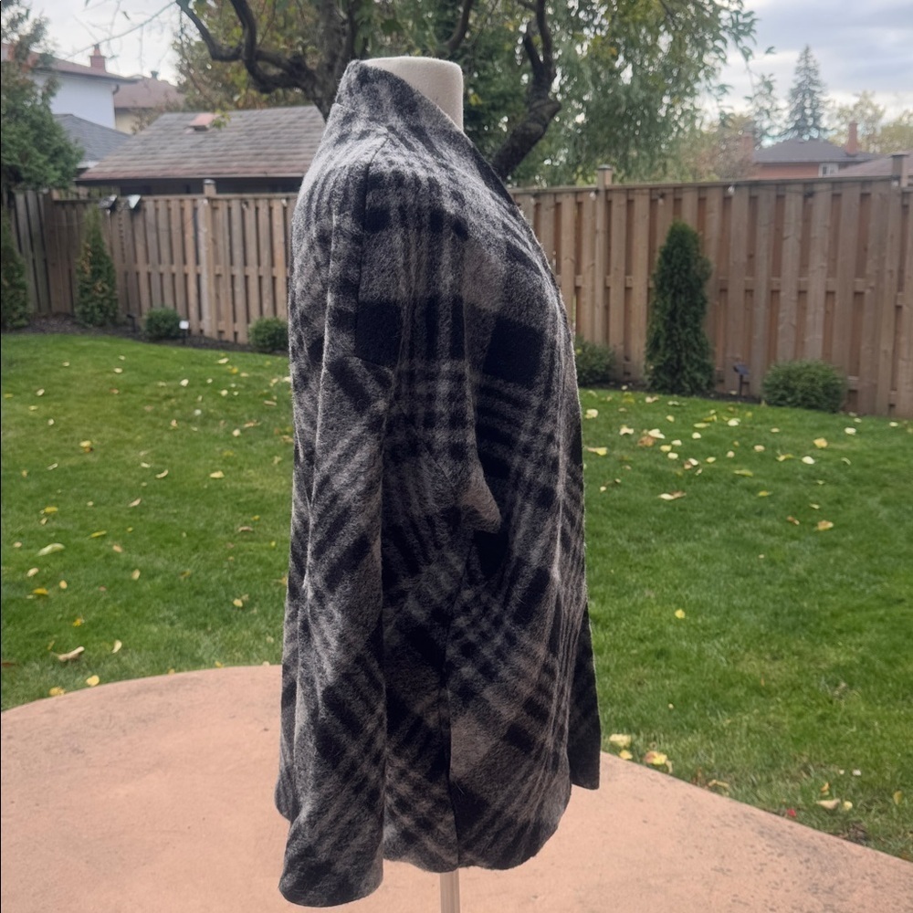 🧥 Cozy Oversized Plaid Wool-Blend Jacket Quiet Luxury Minimalist Layering Coat M - Picture 2 of 9